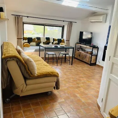 Apartment Avec Mezzanine, Canape Lit. Grimaud